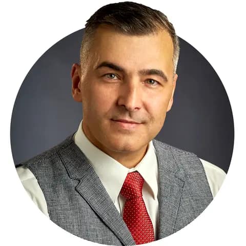Єждін Віталій Спеціаліст з продажу будинків THE Capital Київ